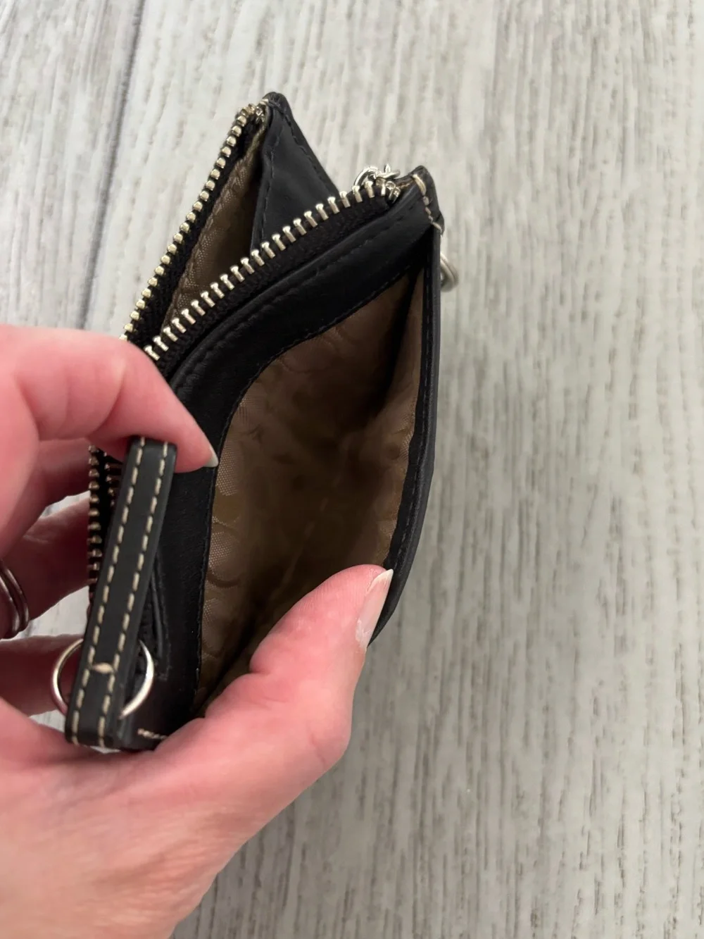 Coach coin purse in black leather with key ring. EUC. - Picture 9 of 11